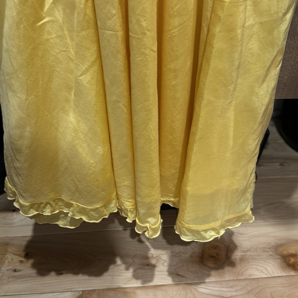 Silk and cotton summer dress. Form fitting waist w/ ruffle bottom. Size 34/small - Picture 4 of 4